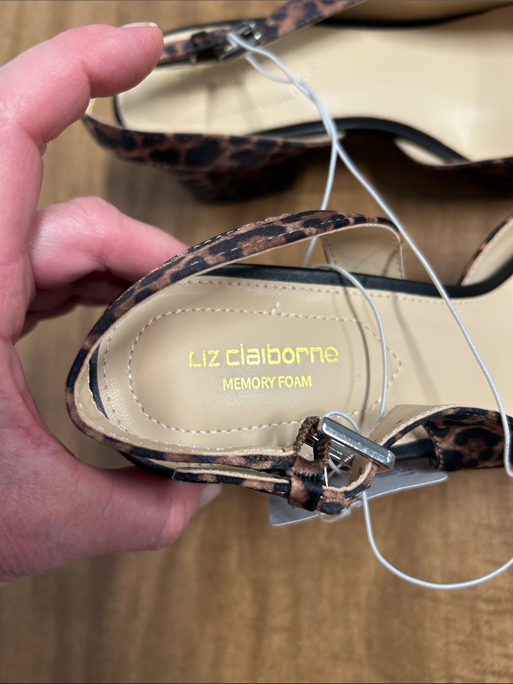 NWT Liz Claiborne Leopard Print Pointed Toe Slingback Block Heel Pumps 9.5
Y - Picture 13 of 16